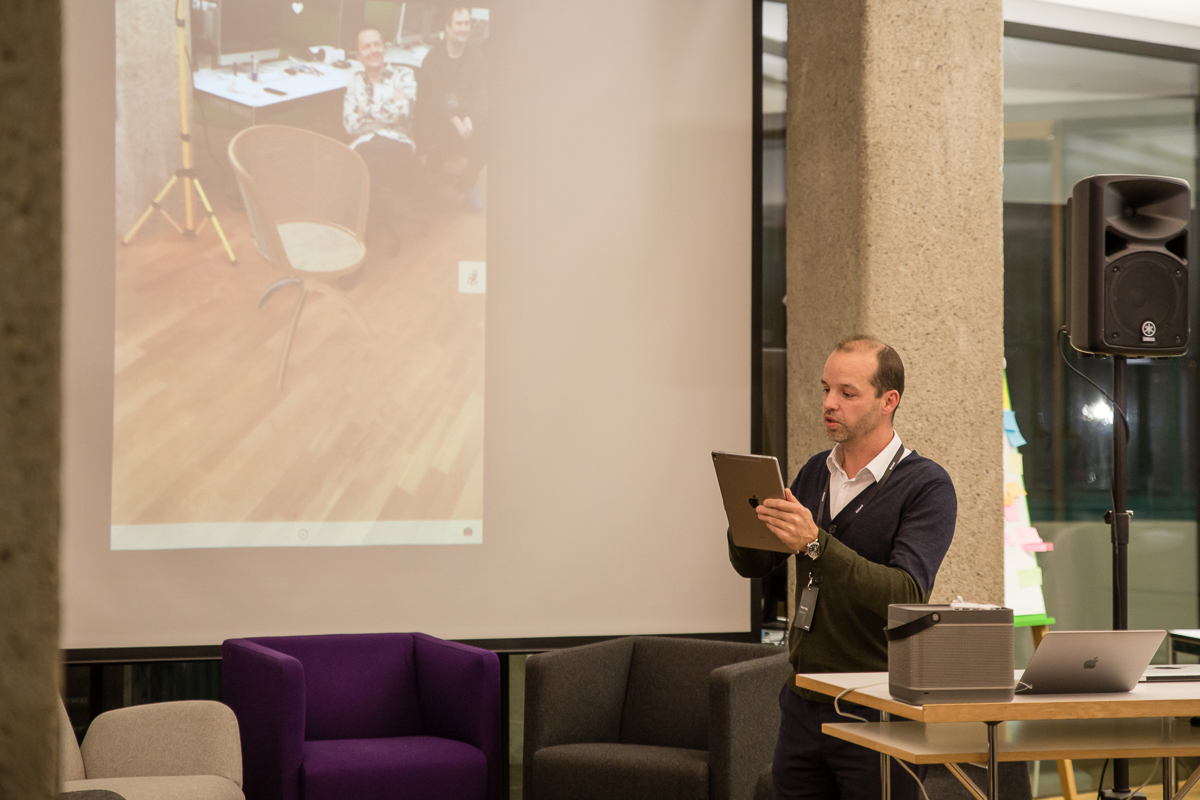 Albert Ortig (CEO Netural) hält einen Vortrag zum Thema "Virtual und Augmented Reality".