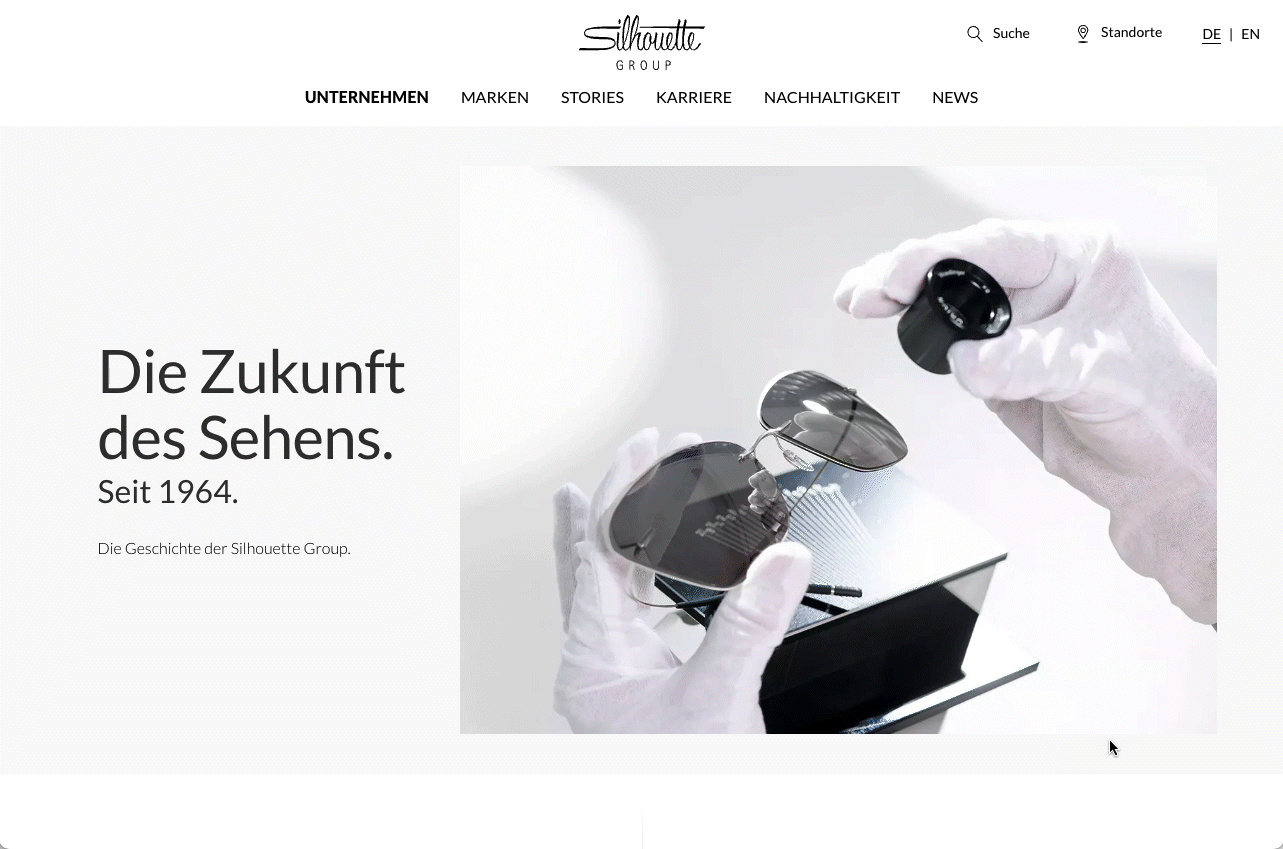 Scrollanimation der Silhouette Geschichte mit den Meilensteinen nach Jahren sortiert.