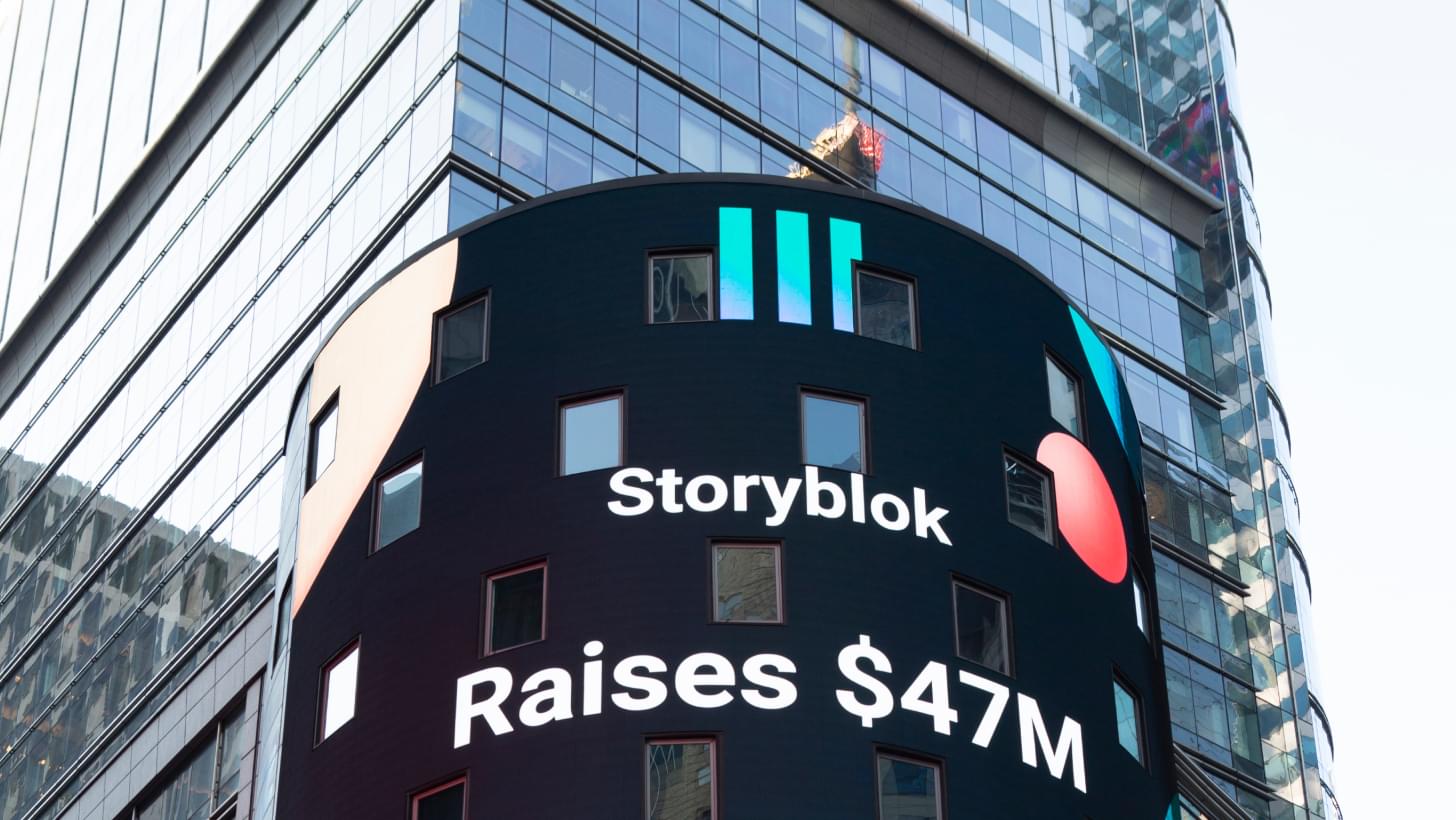 Digitale Anzeige von Storyblok in New York verkündet ein Investment von 47 Millionen US-Dollar.
