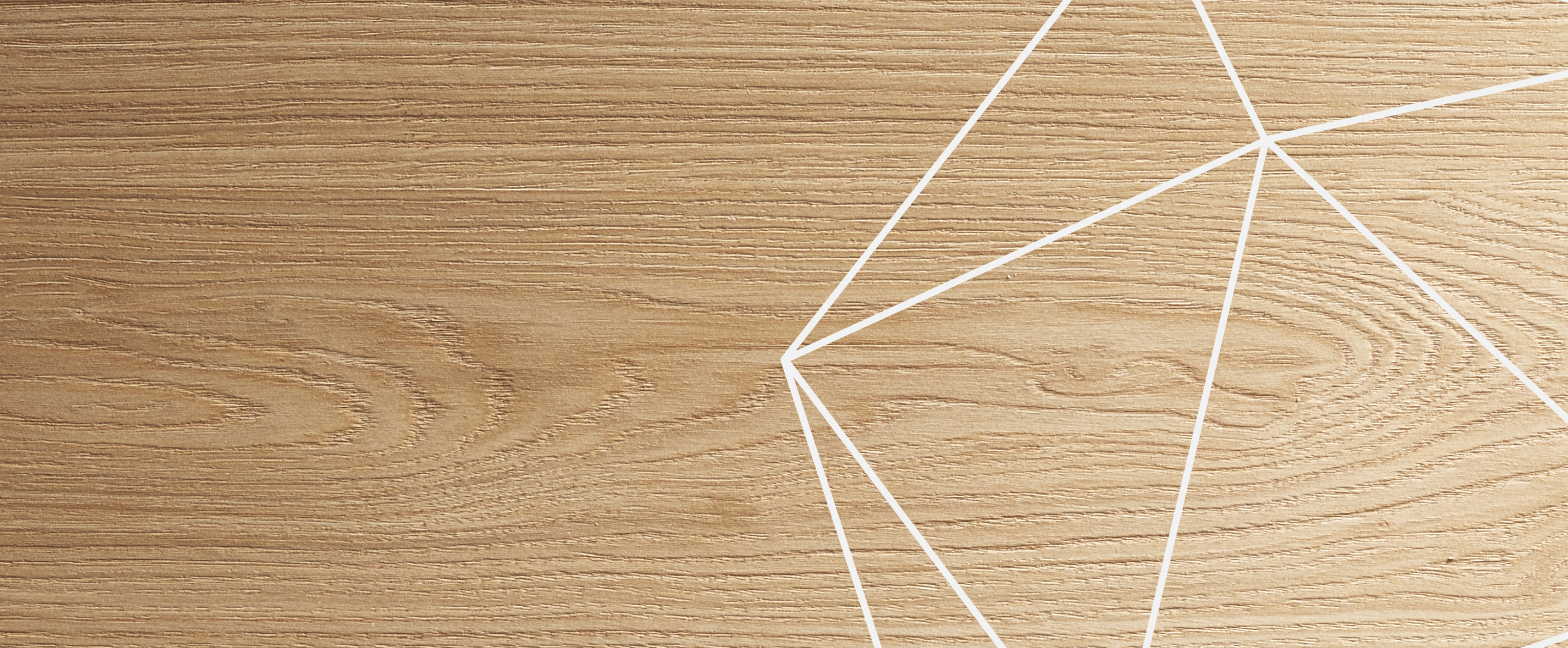 Holzoberfläche in heller Eichenoptik mit weißen, geometrischen Linien als grafisches Gestaltungselement.