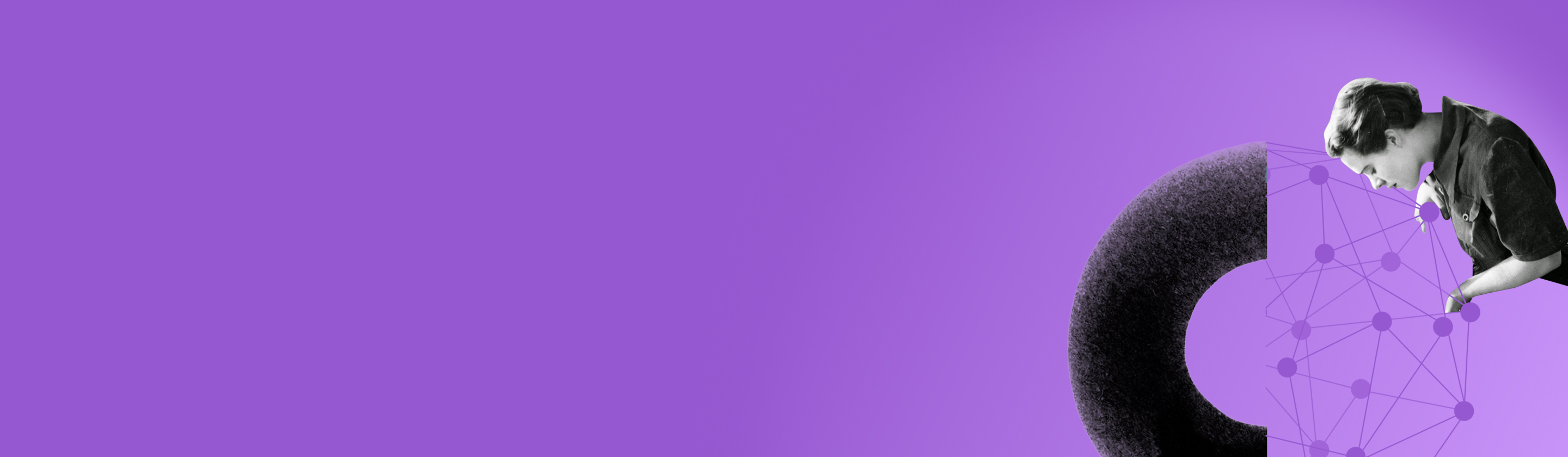 Schwarz-weiß Darstellung einer Frau, die über ein kugelförmiges Knoten-Netzwerk blickt.