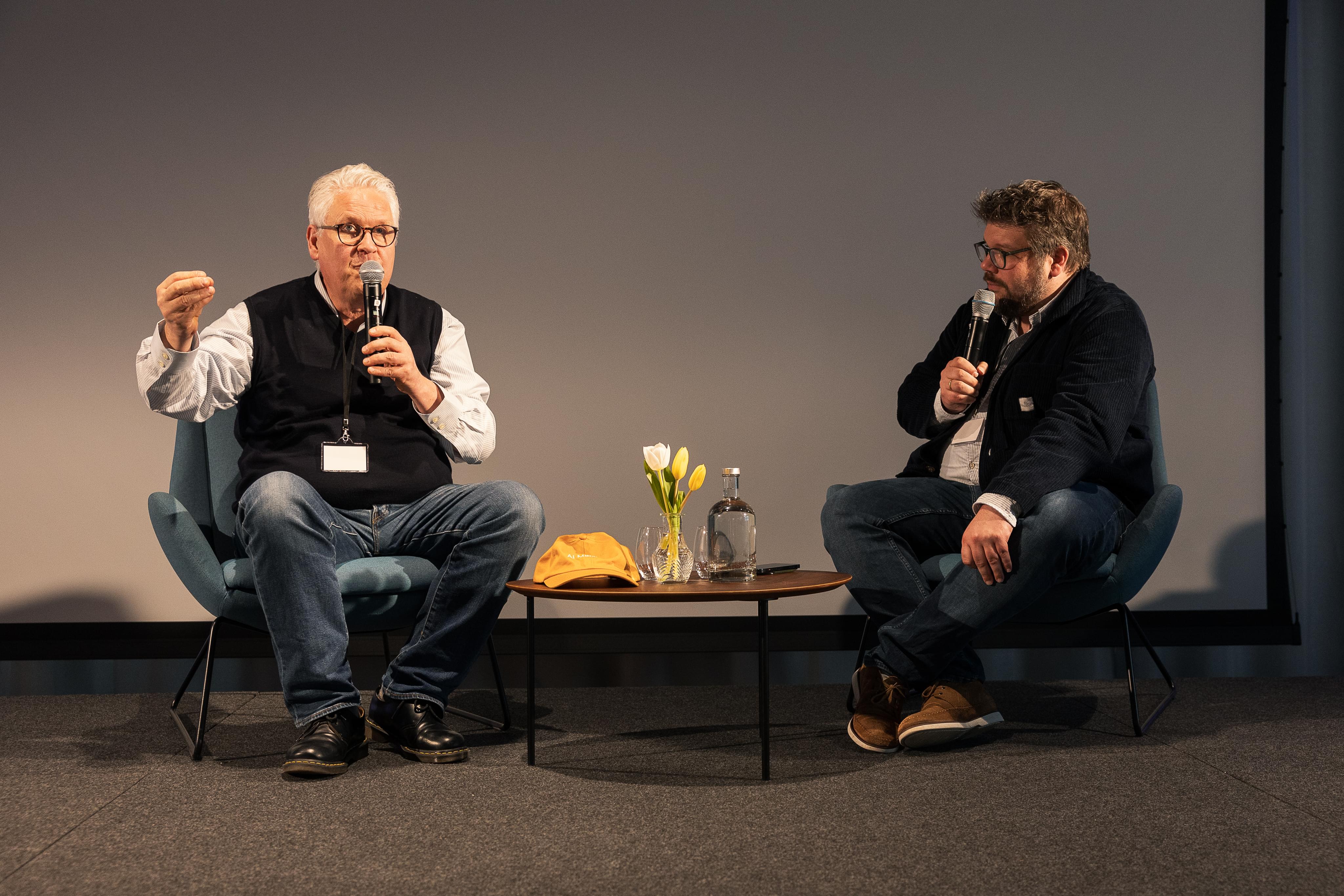 Sepp & Robert talking on stage