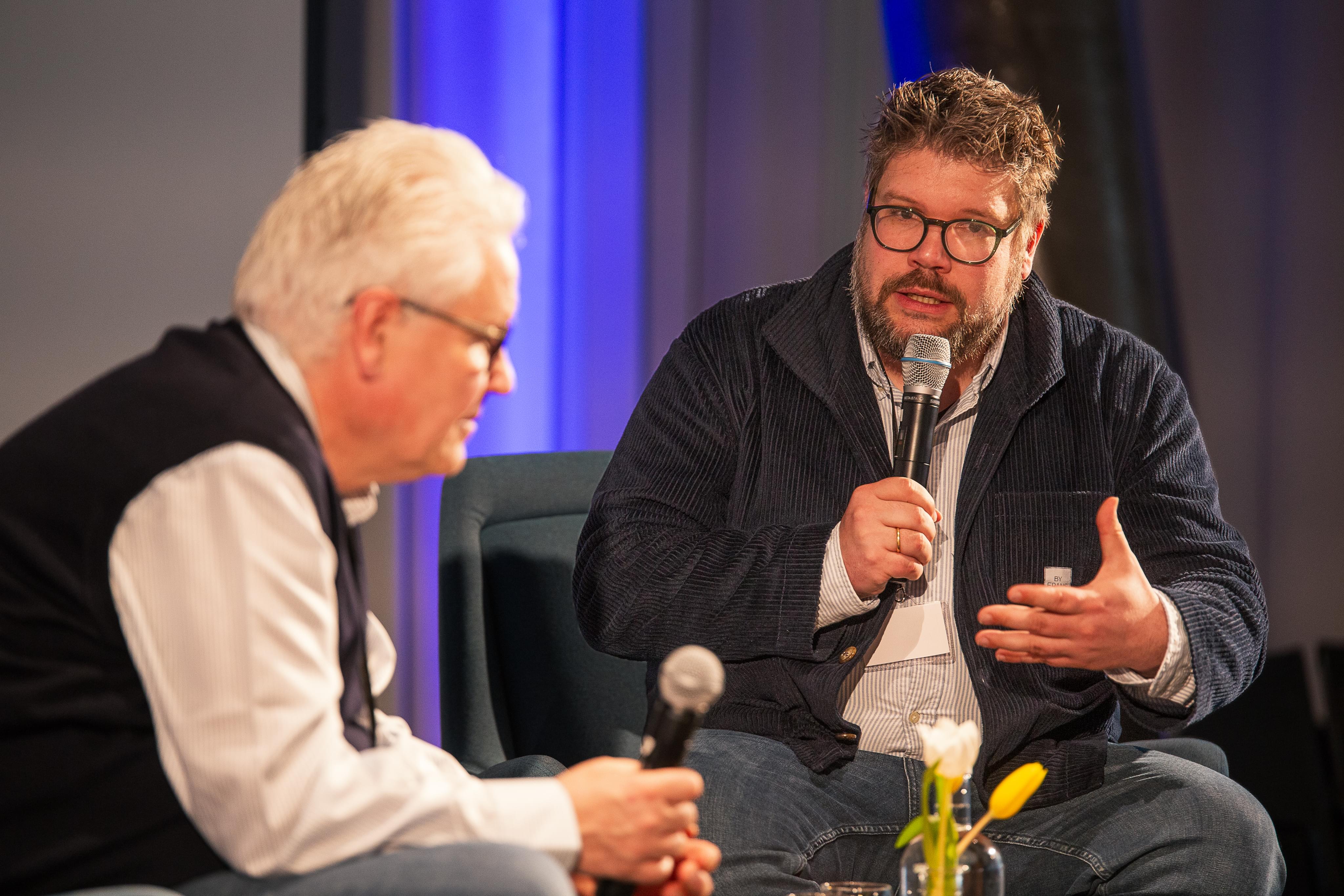 Sepp & Robert talking on stage