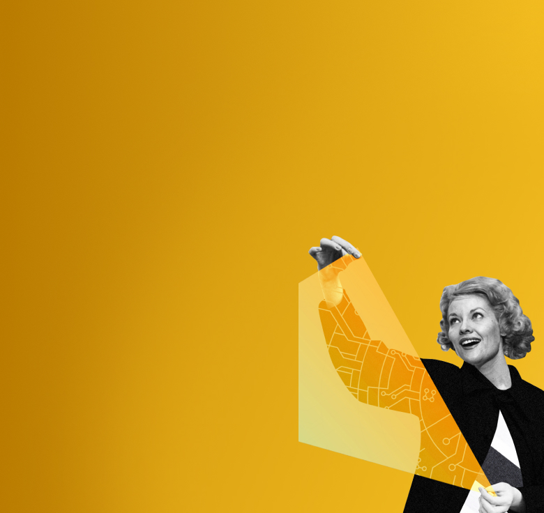 Zwei Frauen betrachten eine leuchtend gelbe, transparente Folie mit Schaltkreis-Mustern.