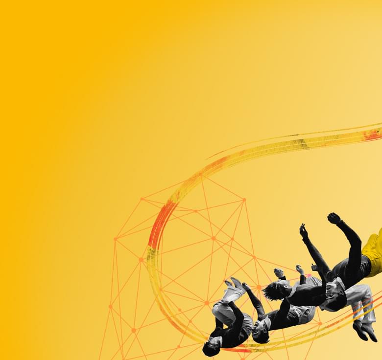 Drei Personen, dynamisch in der Luft schwebend, auf einem orangen Hintergrund mit geometrischen Linien.