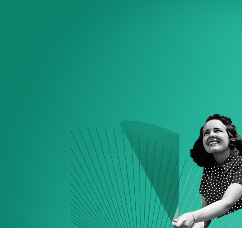Eine lächelnde Frau im gepunkteten Kleid vor einem grünen Hintergrund mit radialen Linien, die aus ihrer Hand strahlen.