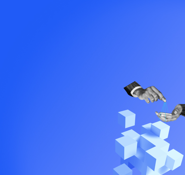 Eine Hand, die 3D-Würfel mit einem Smartphone vor blauem Hintergrund manipuliert.