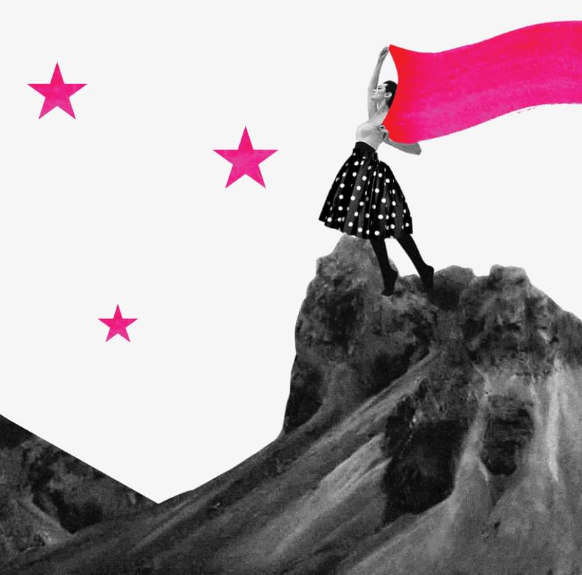 Illustration einer Frau auf einem Berggipfel, die eine rote Fahne schwenkt. Im Hintergrund sind rosa Sterne und der Schriftzug 'ISO 27001' in großen rosa Buchstaben auf weißem Hintergrund zu sehen.